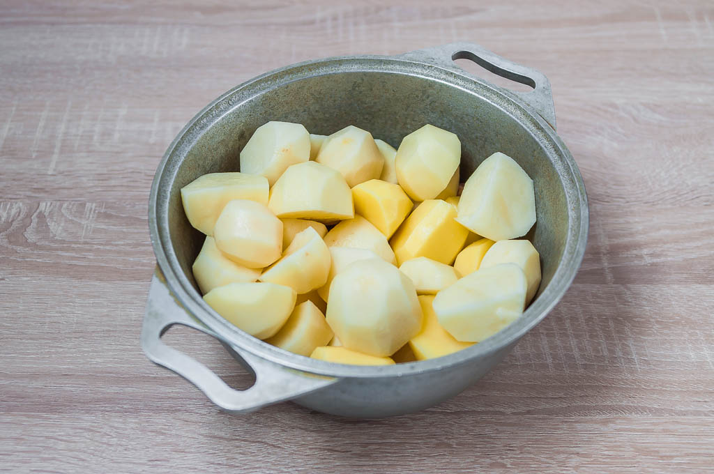 Узнайте как готовить картошку с консервированной ветчиной