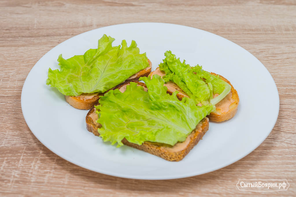 Посмотрите пошаговый рецепт и вы научитесь делать вкусные бутерброды с консервированной ветчиной и сыром