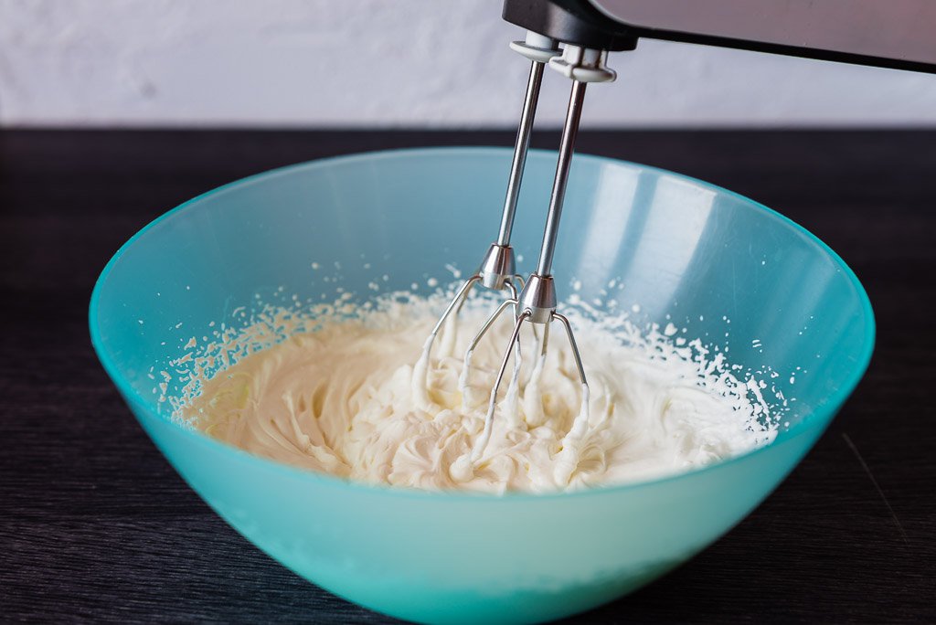 Как приготовить простое мороженое из молока и сливок в домашних условиях? Читайте пошаговый рецепт с фотографиями на сайте СытыйБоярин.рф